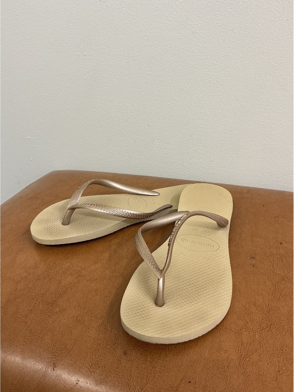 Havaianas Slim Flip Flops in Beige with Metallic Straps Size US 7/8